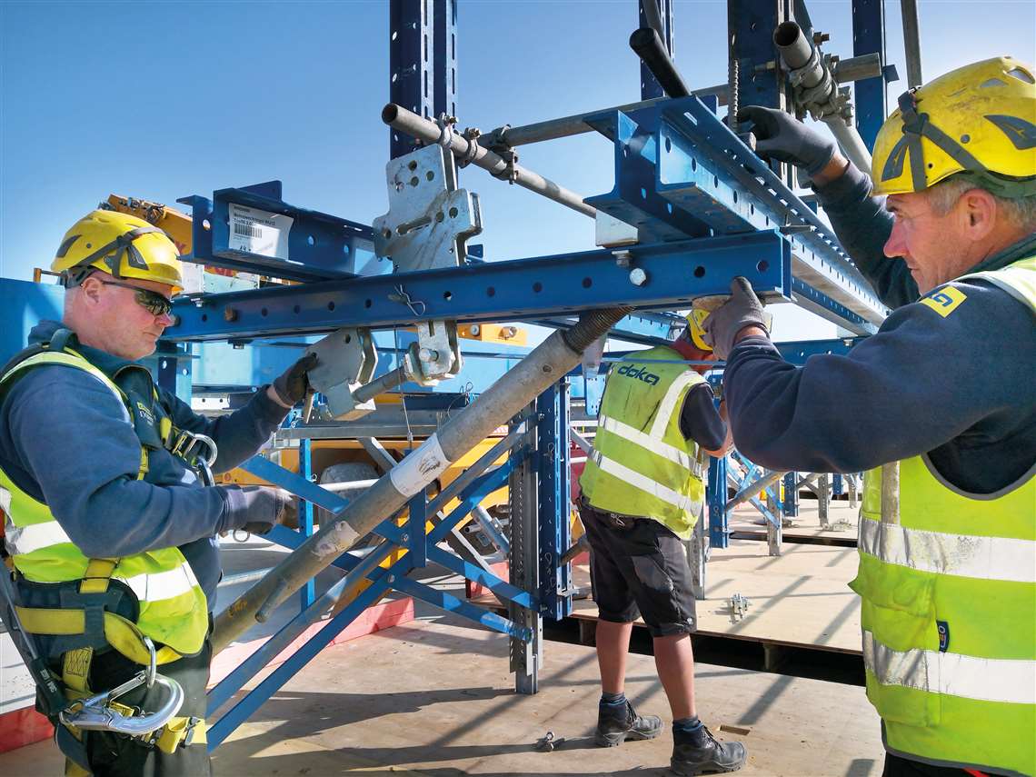 Doka team working on the forming wagons TU